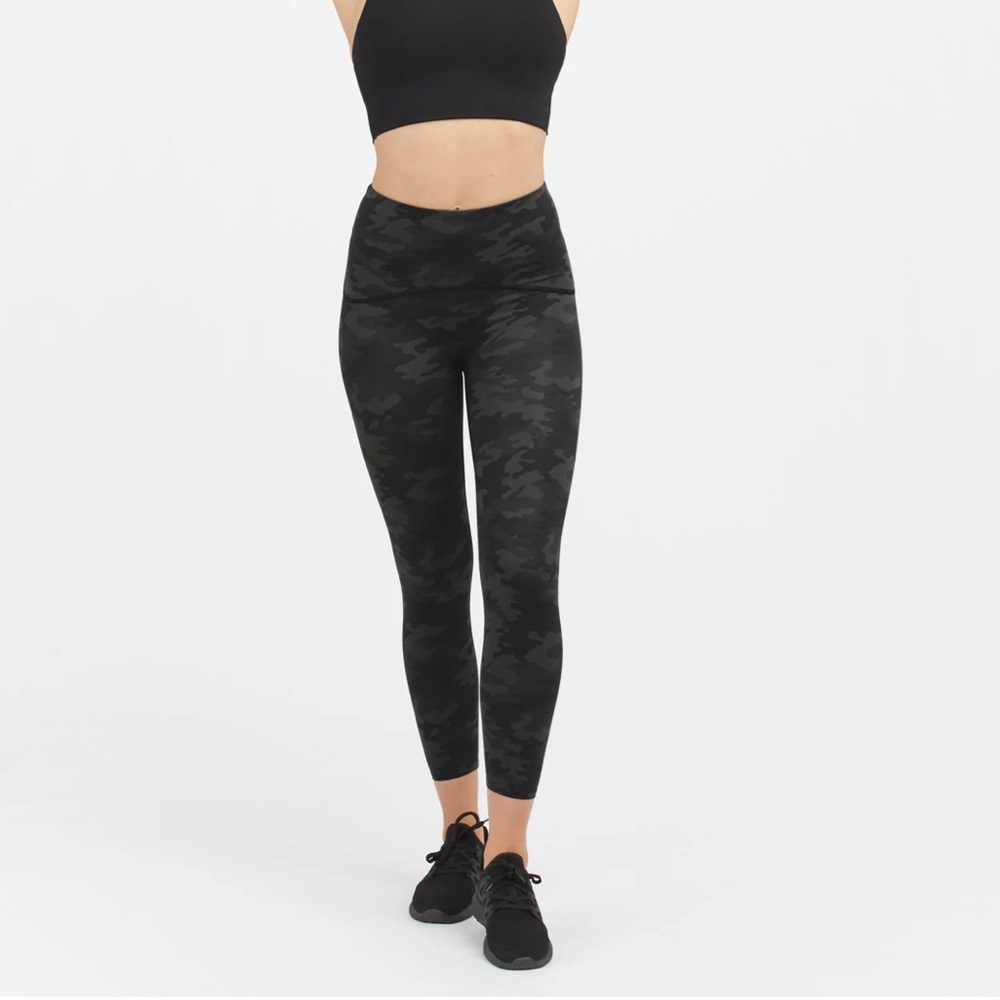 SPANX 7/8 Black Camo Leggings